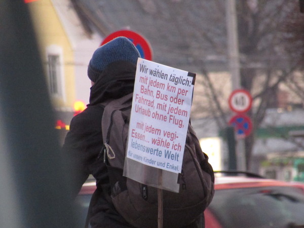 Pendler vs Radfahrer: wer ist umweltfreundlicher?
Wir hören seit Jahrzehnten über das Energie sparen. Aber wäre es nicht besser mehr Energie zu erzeugen, als wir verbrauchen? Über einen Paradigmenwechsel.